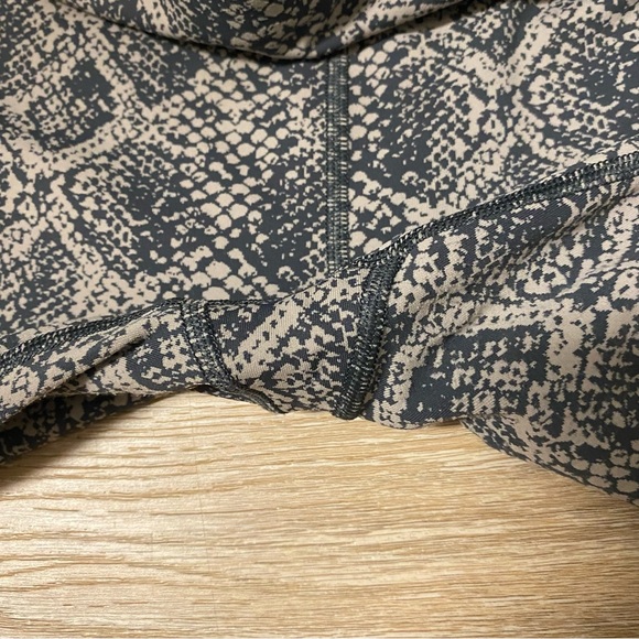 Athleta Ultimate 7/8‎ Tight - Picture 9 of 10